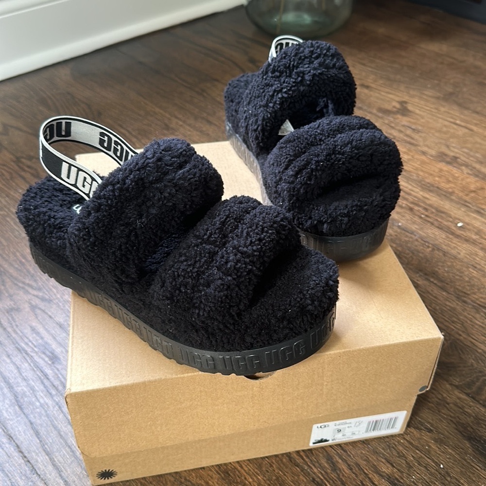 UGG Fluffita Sandal